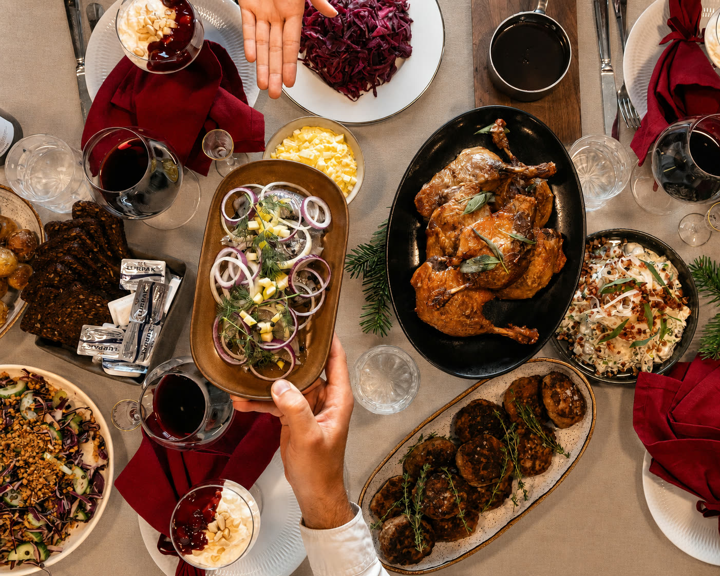 Luksus Julemenu – det fulde julebord med sild og æg med rejer